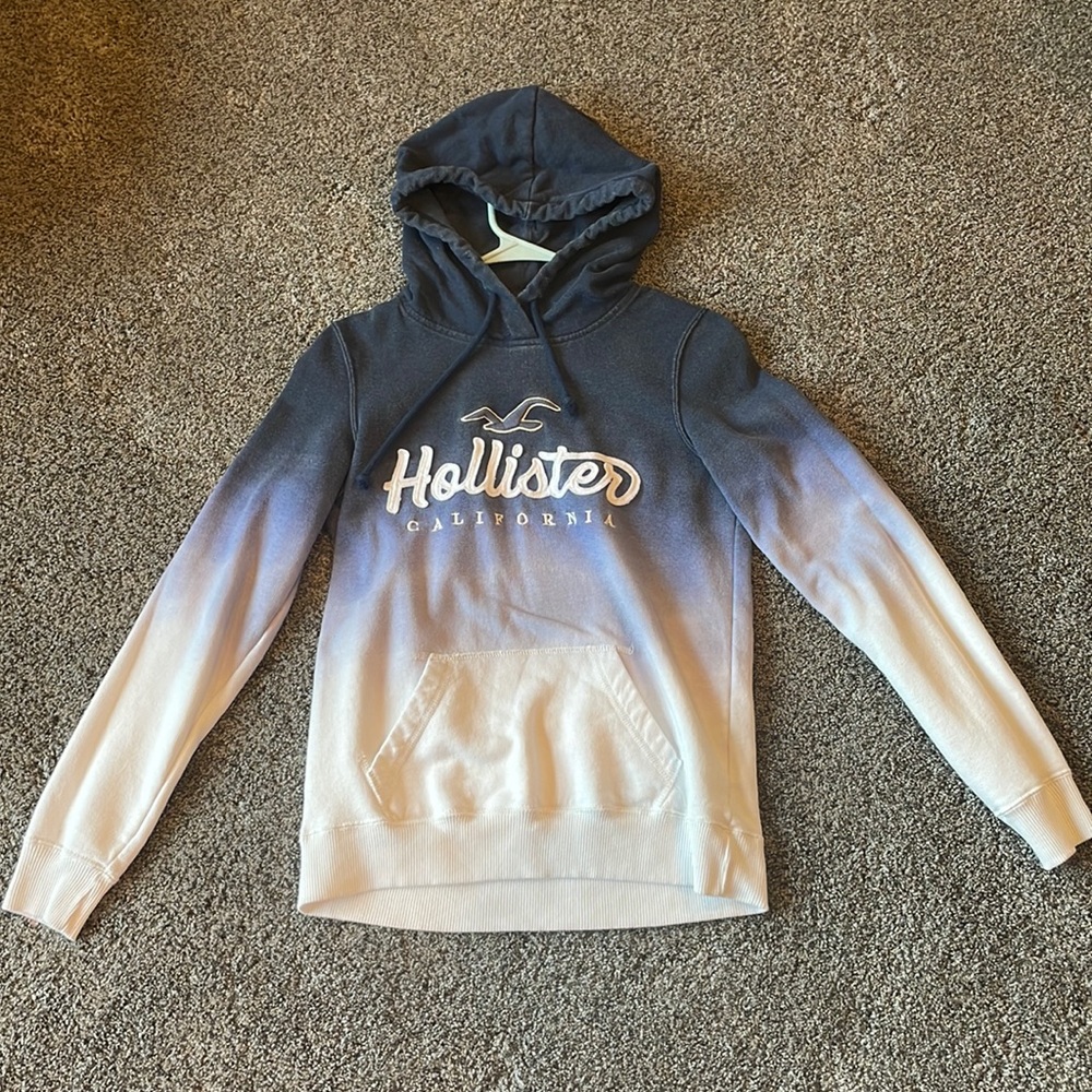 Hollister ombré navy blue-white hoodie. Women’s size xs.